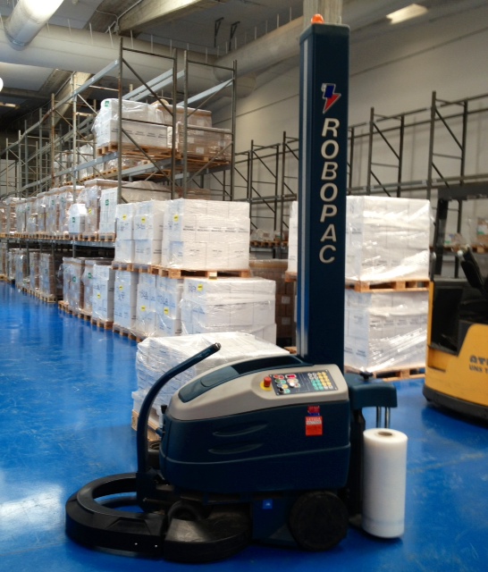 Robot Pier.JPG Robot fasciapallet - Azienda farmaceutica - Capua (CE)
